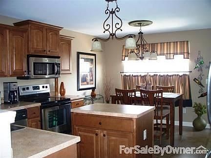 Fabulous Kitchen! : Plenty of storage space with pantry and pull out shelves