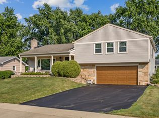 135 Cloverdale Ln, Schaumburg, IL 60194
