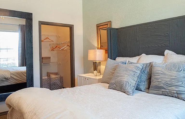 Retreat at Stonebridge Ranch Apartments — Photo 13