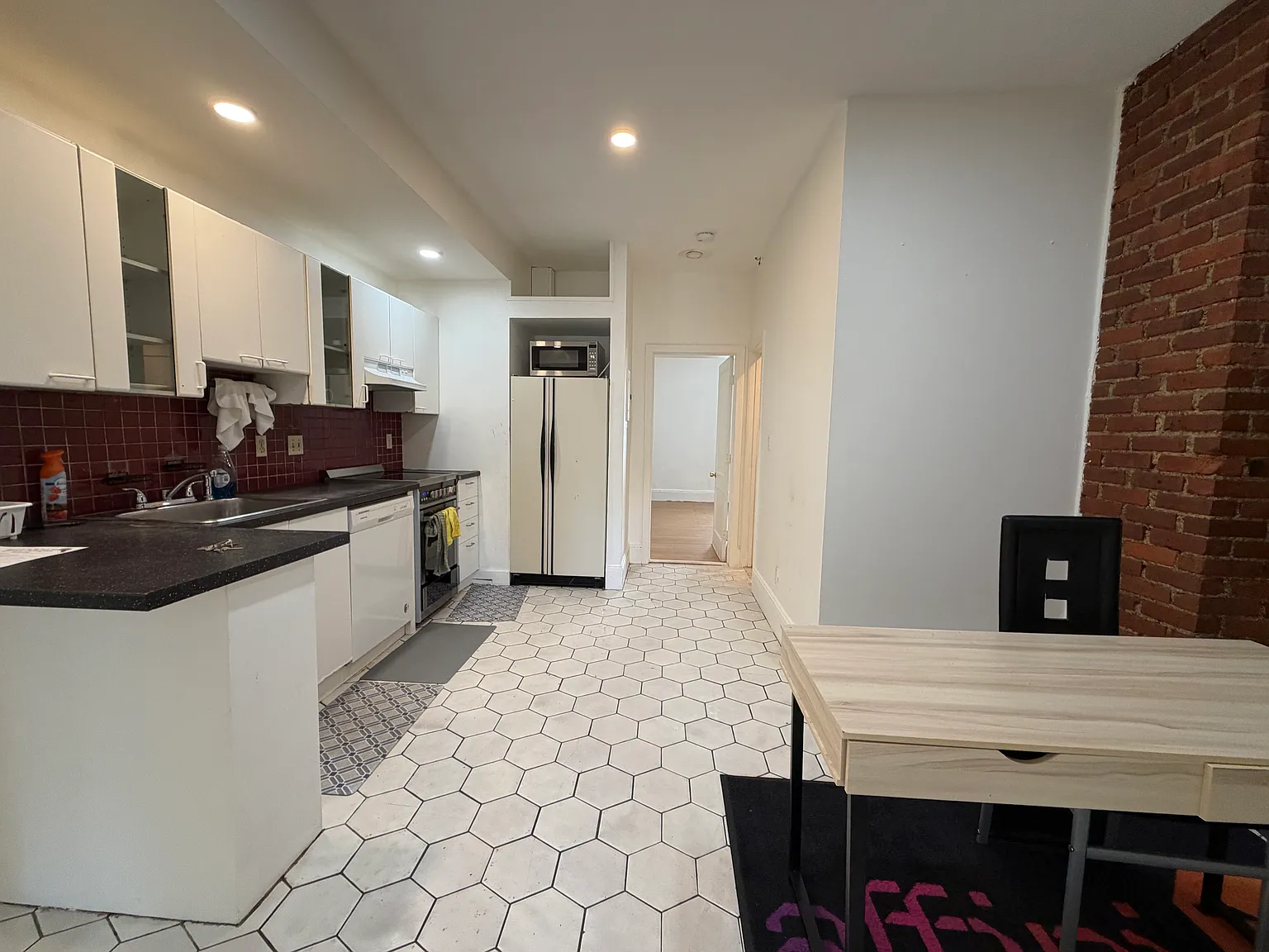 3 bed, 9999 sqft, $1,100 — Photo 3