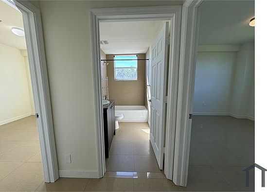 5th image of 529 NE 62nd St #401