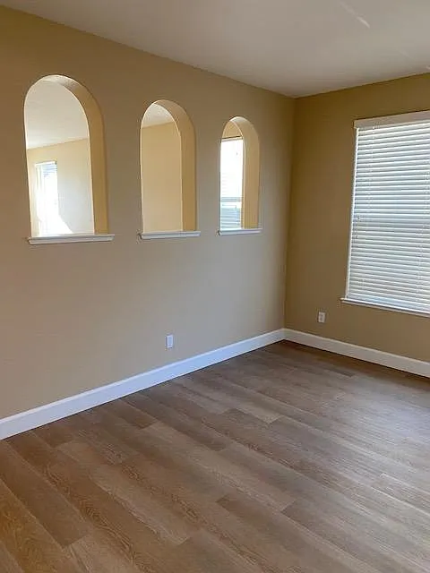 3 bed, 2.5 bath, 2206 sqft, $2,800 — Photo 3
