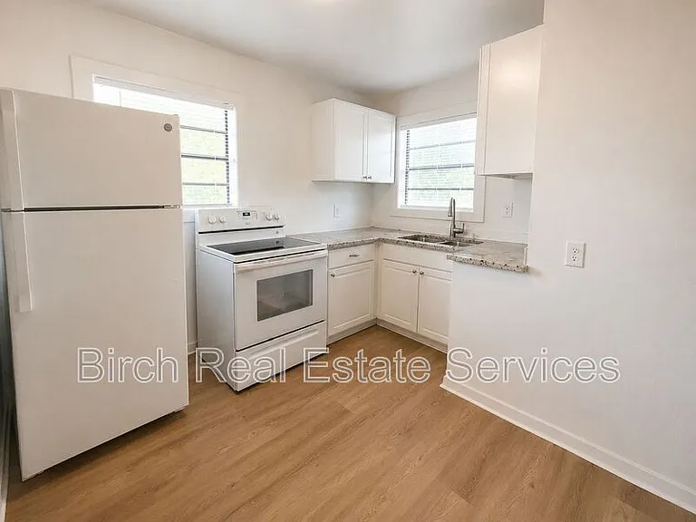 1725 Preston St S #B — Photo 4