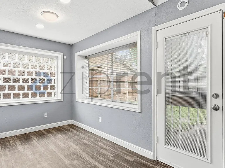10914 Clear Fork Dr — Photo 11