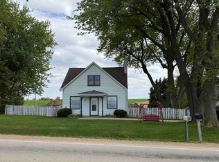 7370 N Menominee Rd, East Dubuque, IL 61025