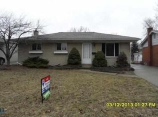 21241 Bayside St, Saint Clair Shores, MI 48081