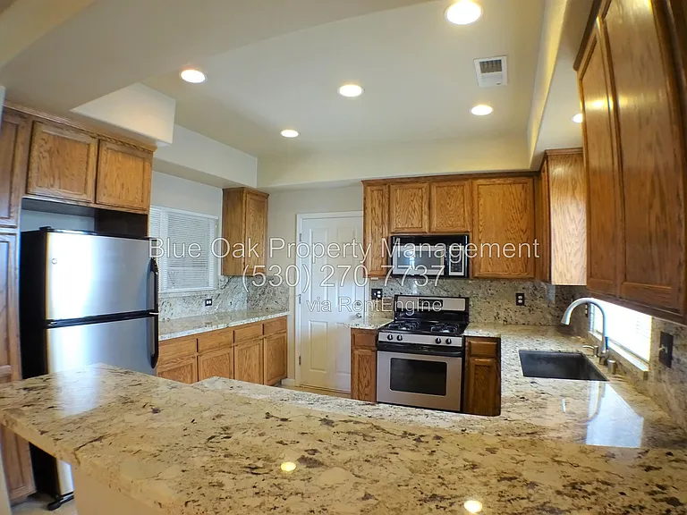 573 Eaton Rd — Photo 5