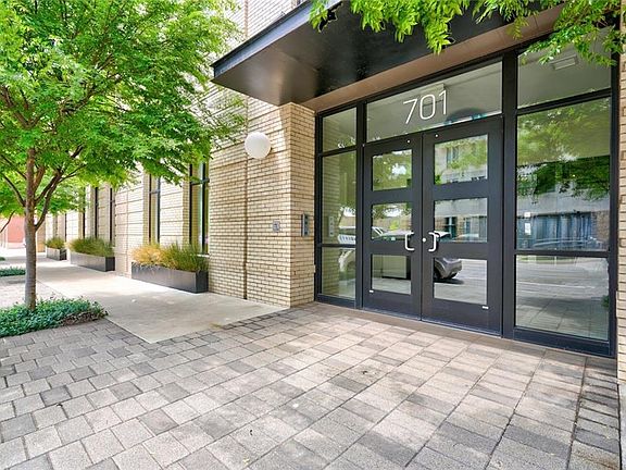 2nd image of 701 N Hudson Ave #202