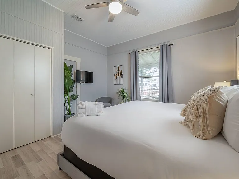 306 W Park Ave #B — Photo 6
