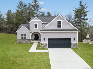 7670 Parashallville Rd, Hartland, MI 48430