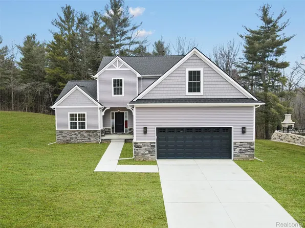 7670 Parashallville Rd, Hartland, MI 48430