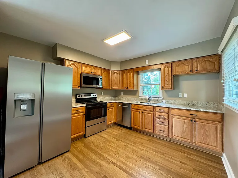 2564 Millbrook Dr — Photo 12