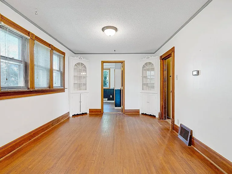2215 Iowa St — Photo 14