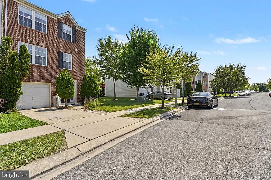 3 bed, 2.5 bath, 2056 sqft, $2,700 — Photo 3