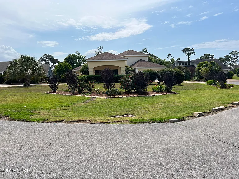 631 Amberjack Dr — Photo 3