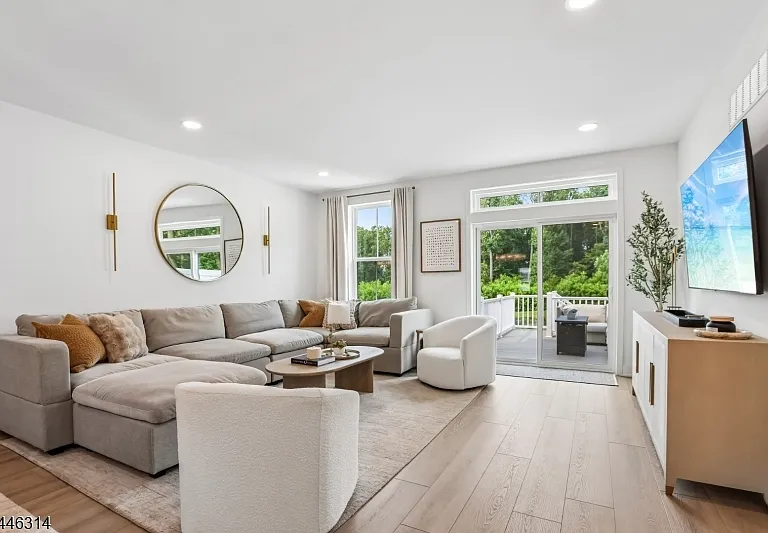 22 Flower Horn Blvd — Photo 10