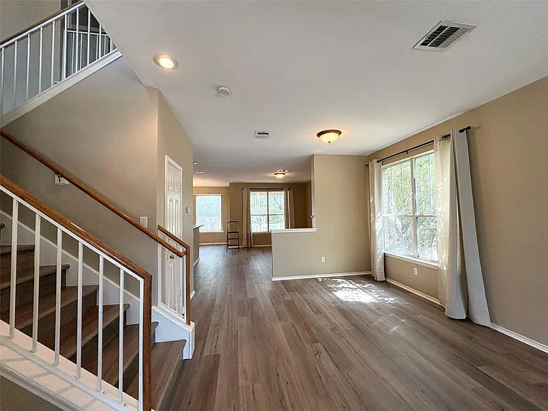 800 Bull Creek Pkwy — Photo 4