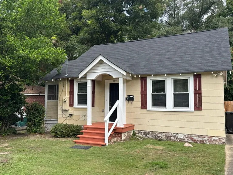 2217 Camille Dr — Photo 1