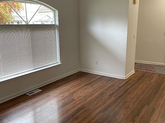 2nd image of 711 SE Mockingbird Dr #711