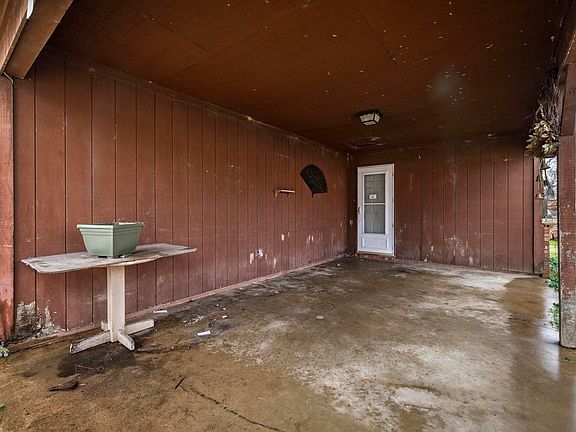 4th image of 505 Meadowbrook Dr
