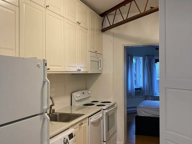 1507 R St NW — Photo 16