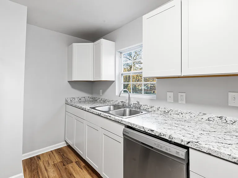 2127 Garfield Ave — Photo 6