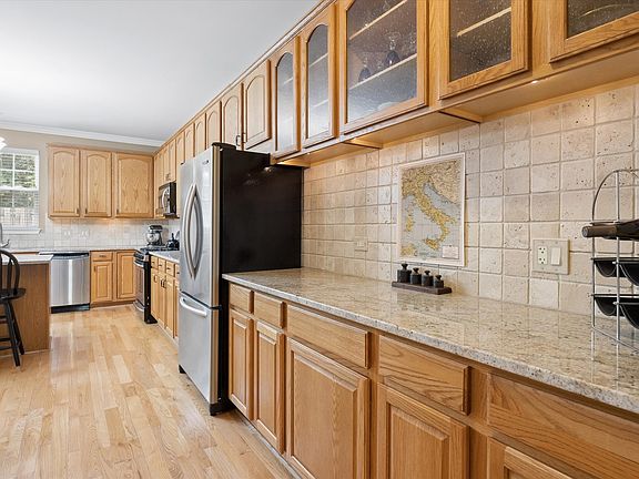4th image of 621 Dunhill Ln