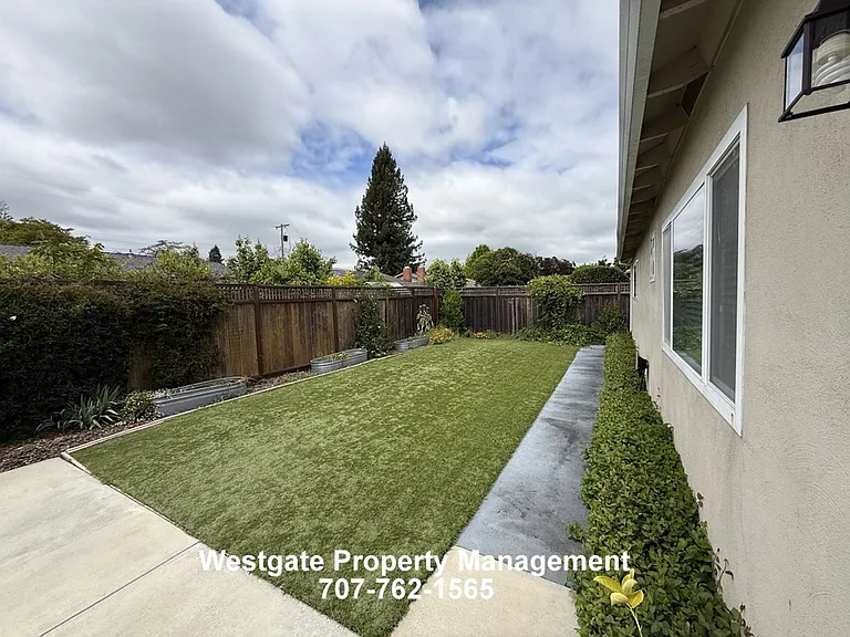 1729 Kearny St — Photo 8