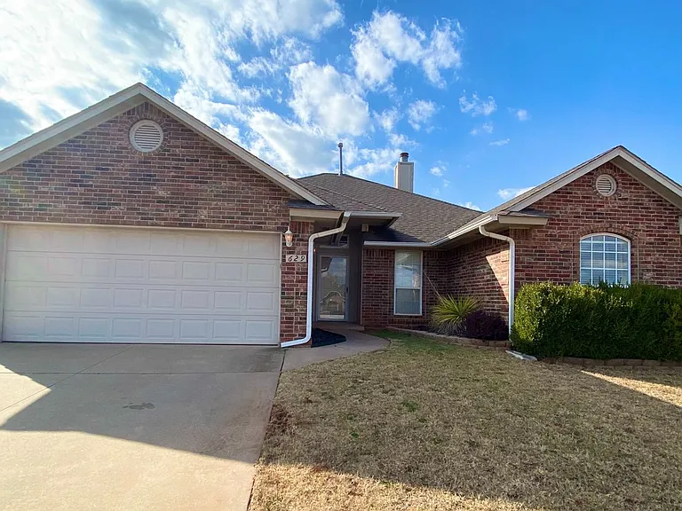 629 Loyd Ln — Photo 4