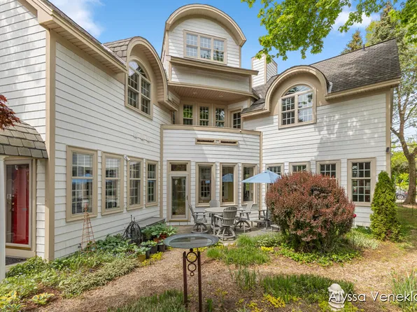 404 N Shore Dr, South Haven, MI 49090