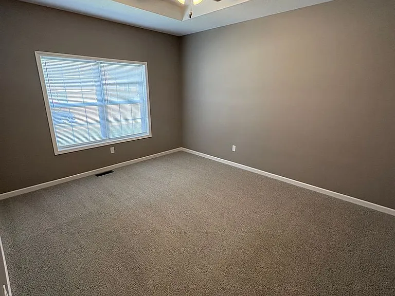 709 Stephanie Ct — Photo 5