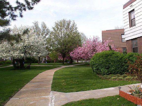 4th image of 69-51 Park Dr E #2B