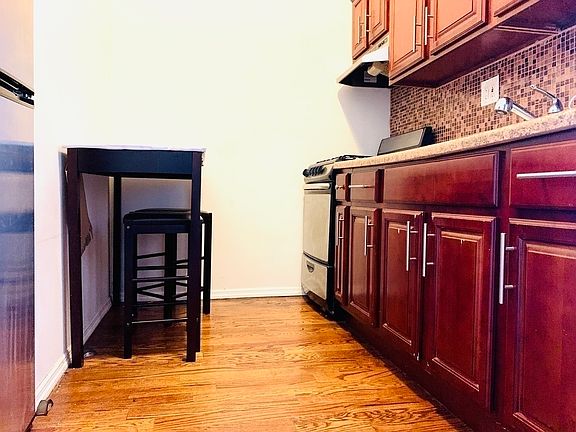 2nd image of 851 Lafayette Ave #2AA