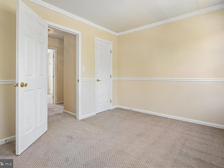 14677 Cloverdale Rd — Photo 48
