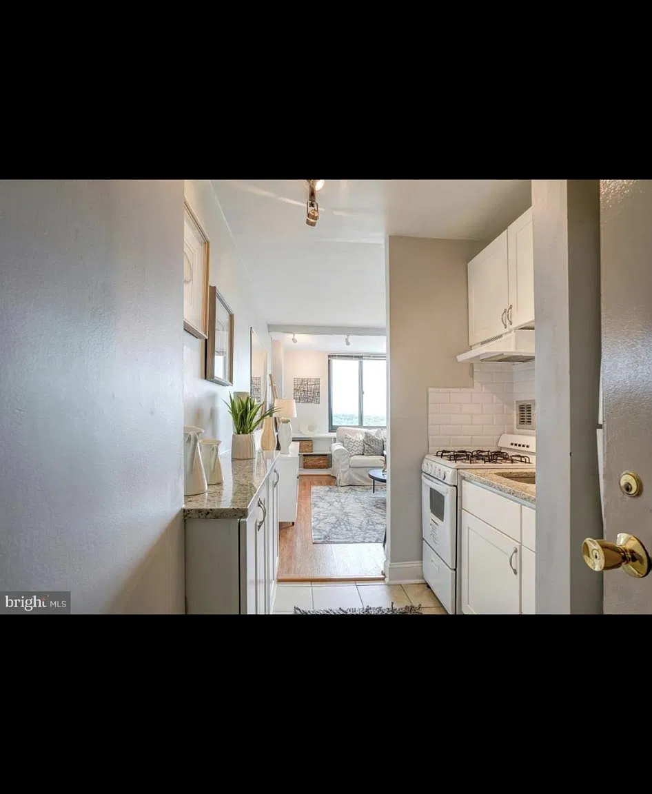 1011 Arlington Blvd — Photo 2
