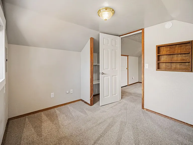 5703 N Regal St — Photo 43