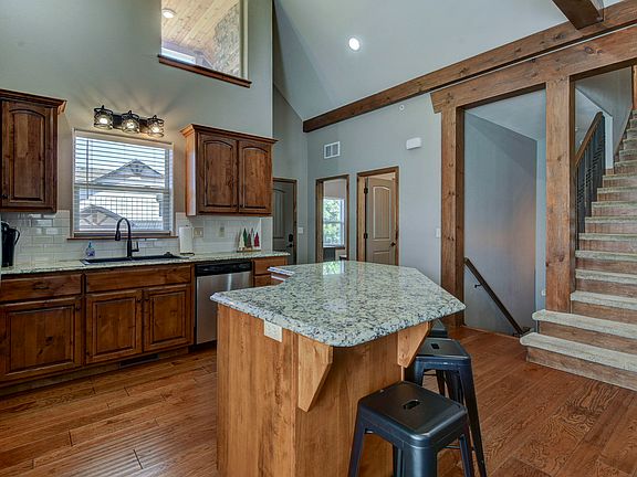 5th image of 320 Deep Forest Lane