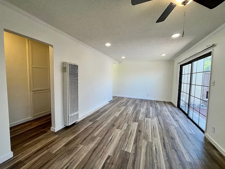 4108 Redondo Beach Blvd — Photo 6