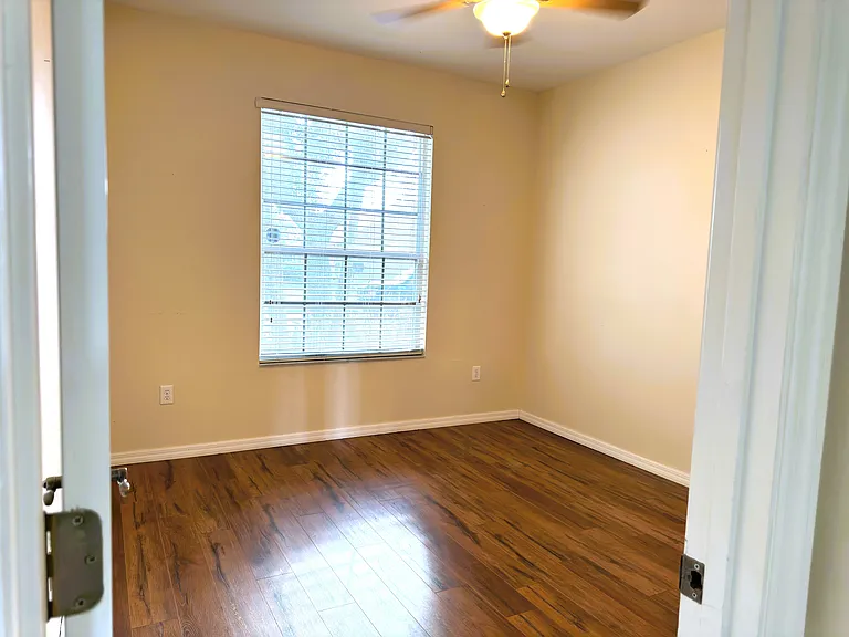4913 Worthington Cir — Photo 5