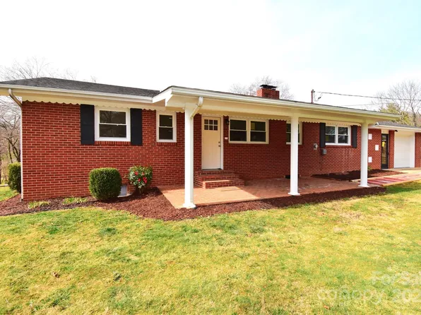 11 Roberts Dr, Candler, NC 28715