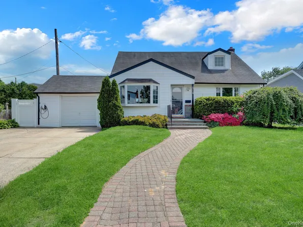 2718 Rowehl Drive, East Meadow, NY 11554