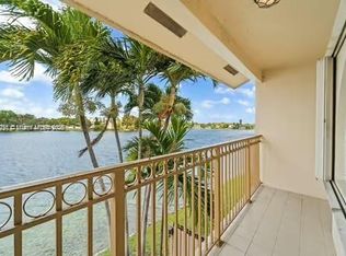 769 NE 195th St, North Miami Beach, FL 33179