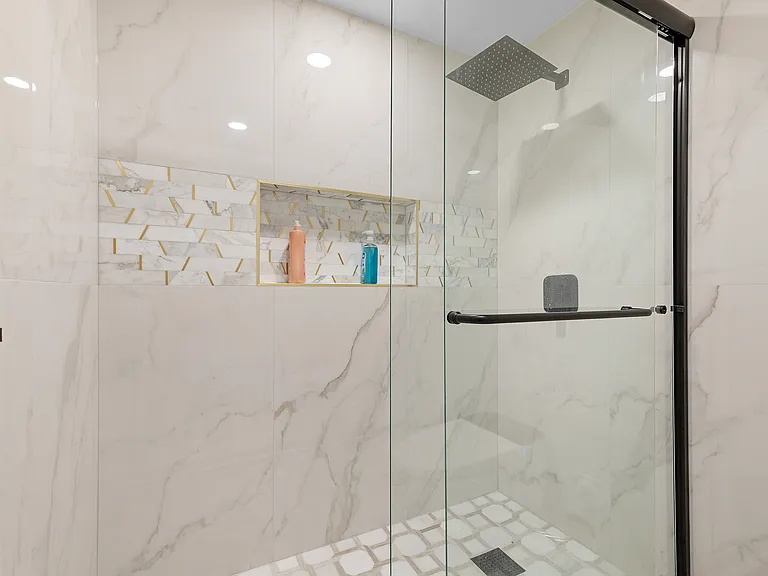 9851 Cloverdale Ave — Photo 54