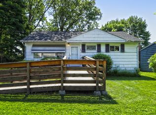 39 Skyline Dr, West Haven, CT 06516