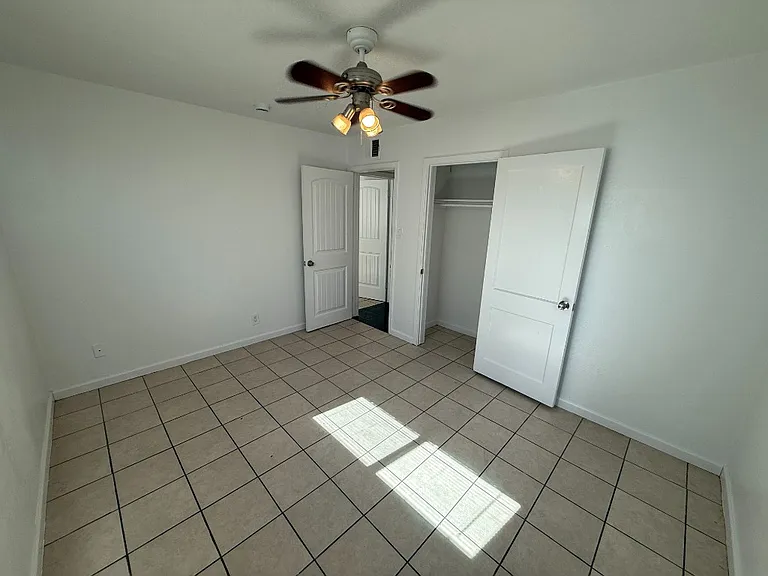 2921 W Moreland St — Photo 19