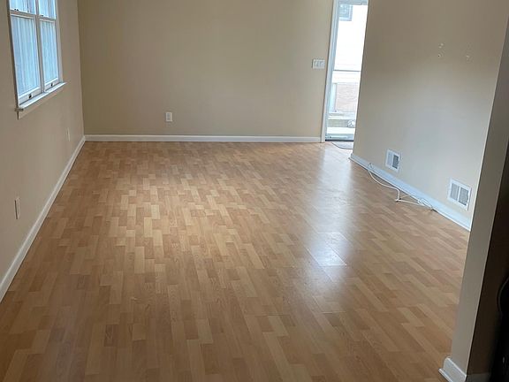 4th image of 506 Genesee Ave Floor 1