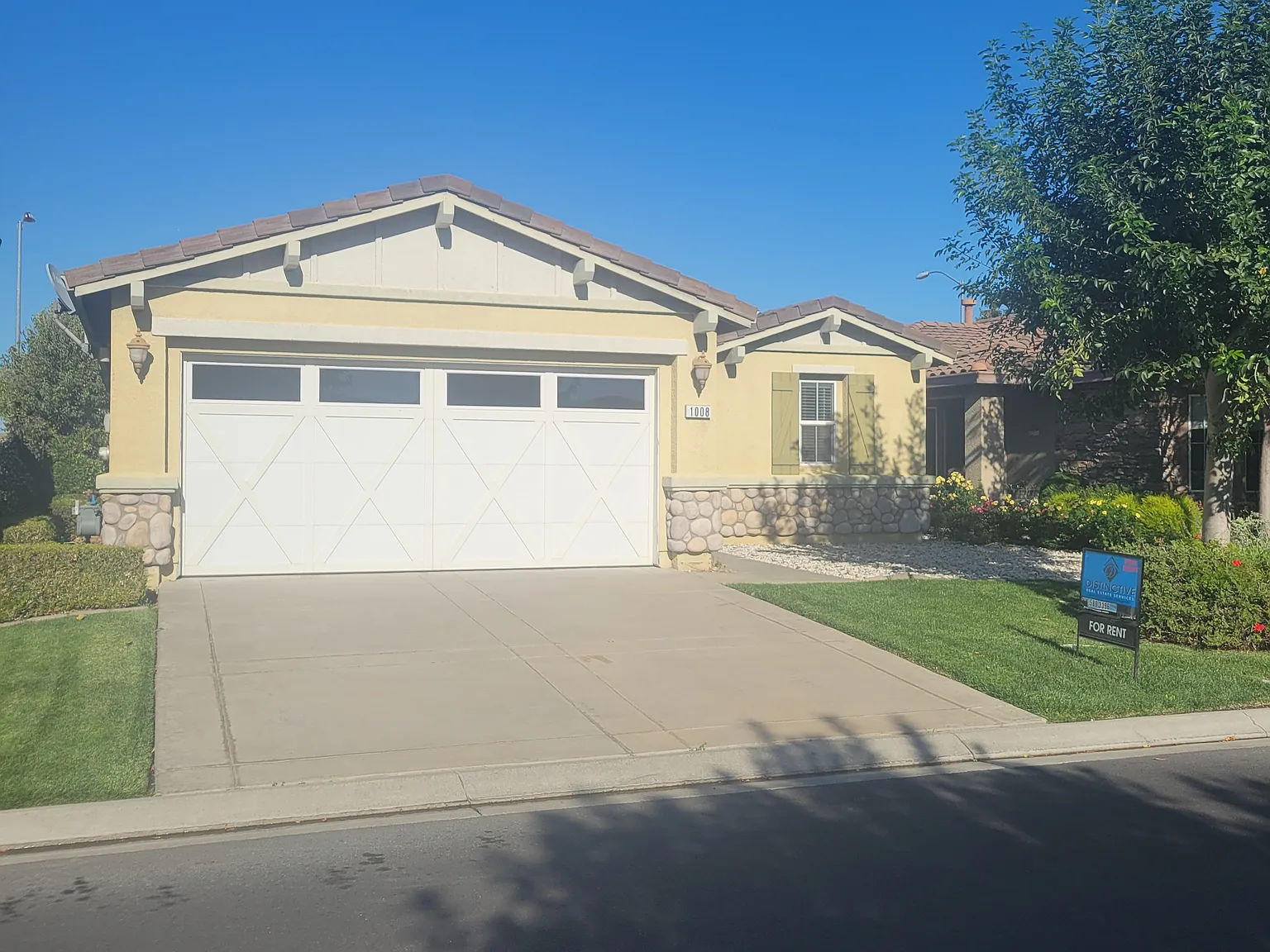 1008 Diamante Dr — Photo 2