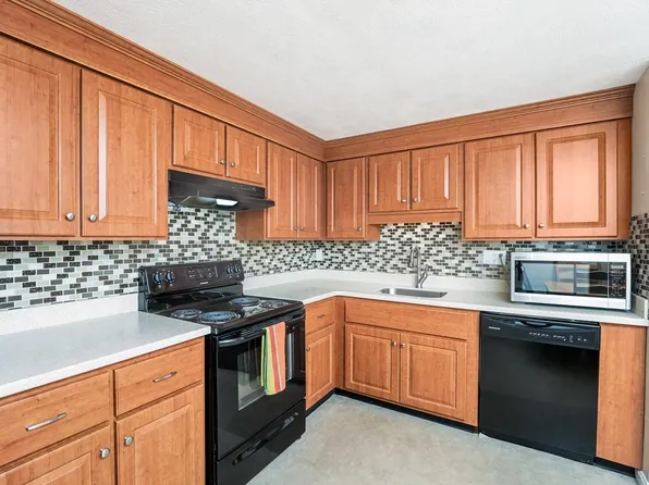 53 Swanson Ct APT 12C, Boxboro, MA 01719