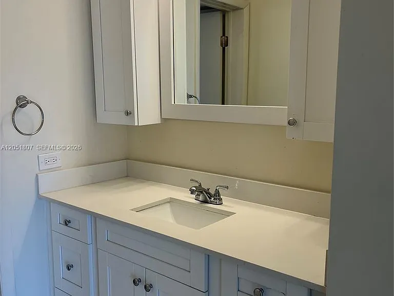 901 NW 22nd Ct #0 — Photo 5
