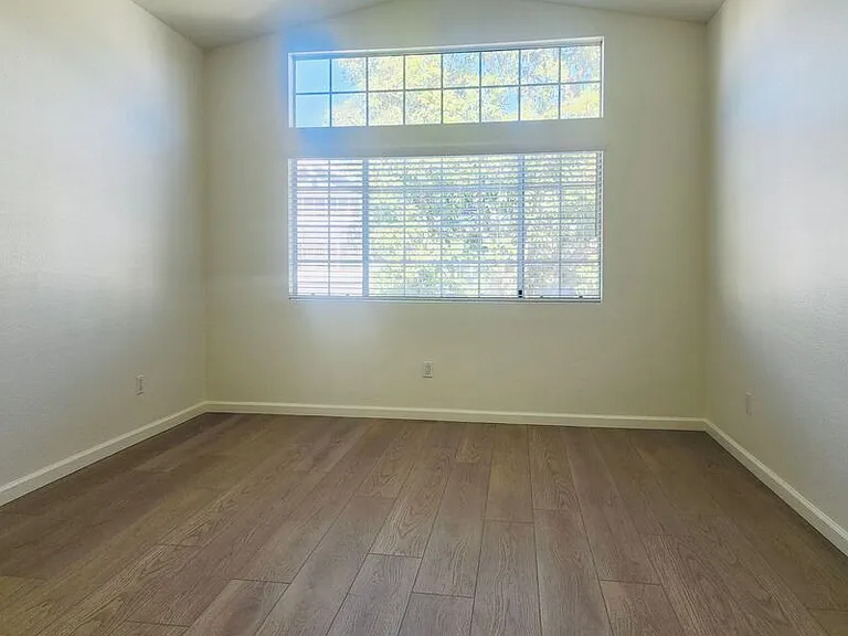 2275 Hawthorne Pl — Photo 23